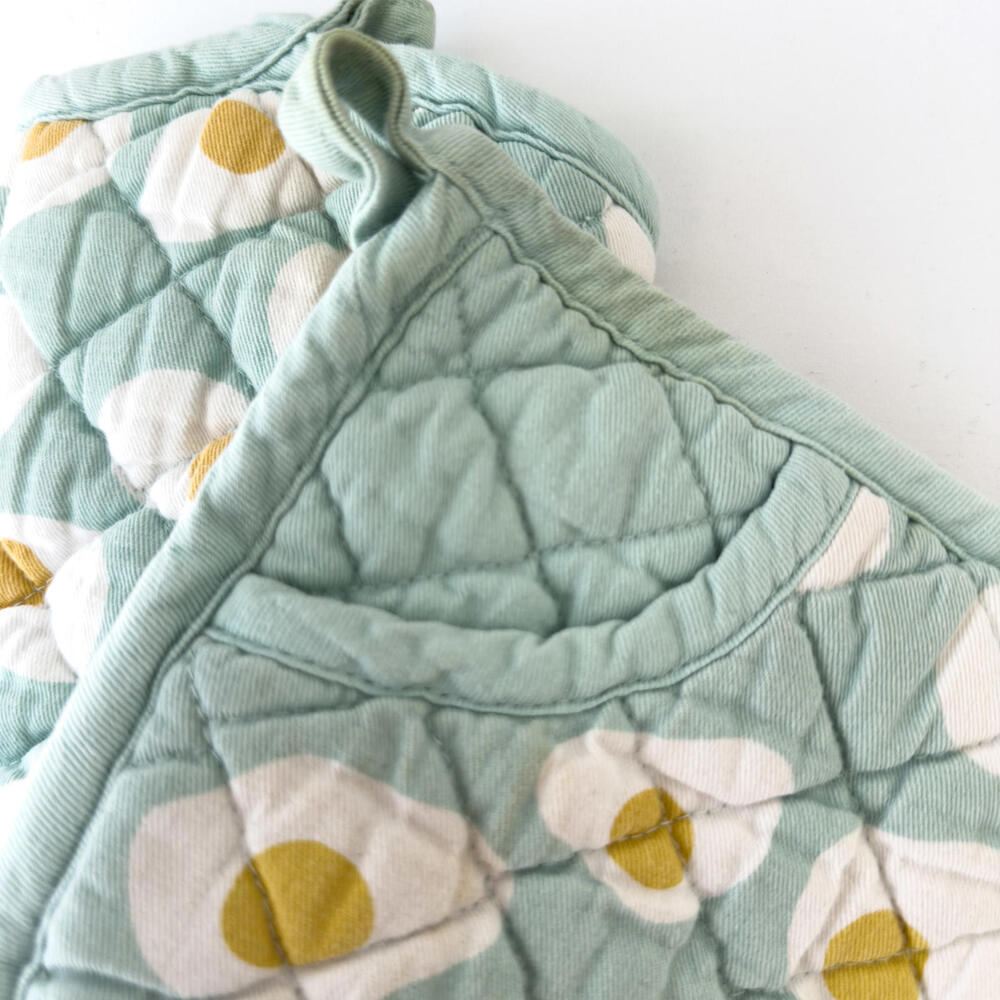 Teal Oven Mitts and Pot Holders Fried Egg Printed Set - Picture 3 of 6